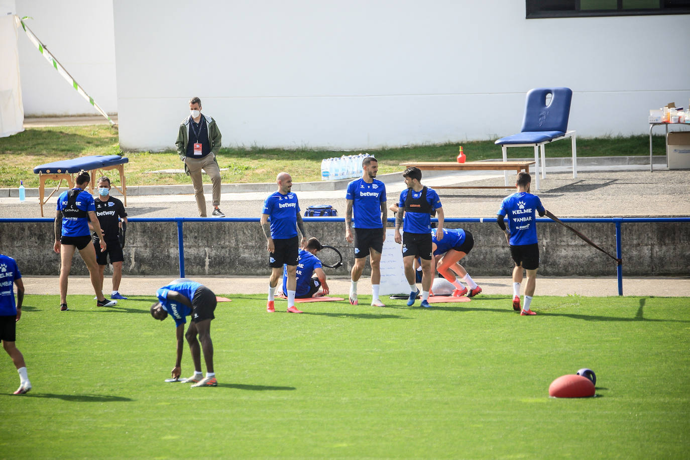 Fotos: El Alavés ya entrena con toda la plantilla junta