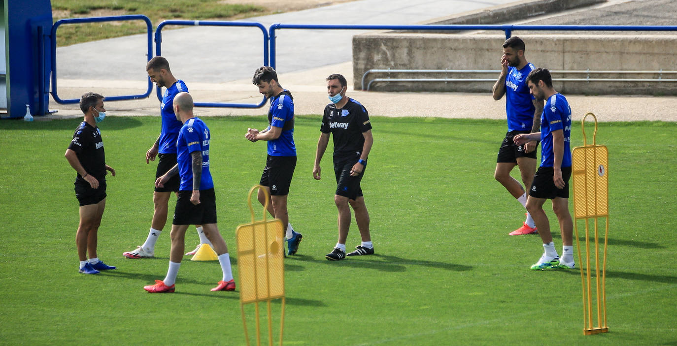 Fotos: El Alavés ya entrena con toda la plantilla junta