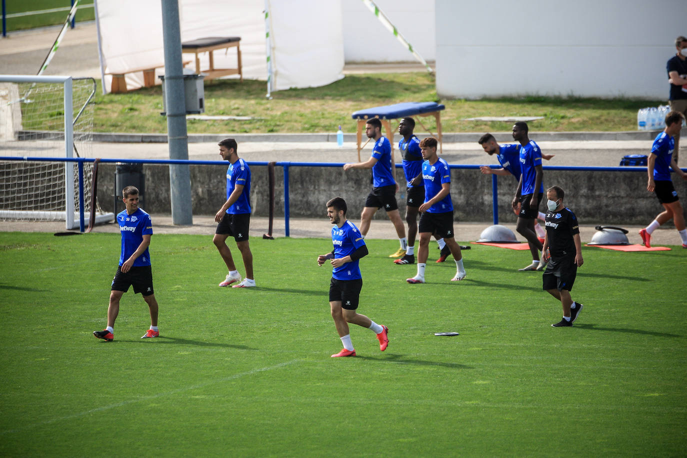 Fotos: El Alavés ya entrena con toda la plantilla junta