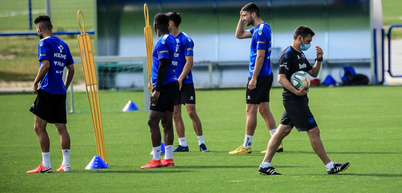 Fotos: El Alavés ya entrena con toda la plantilla junta