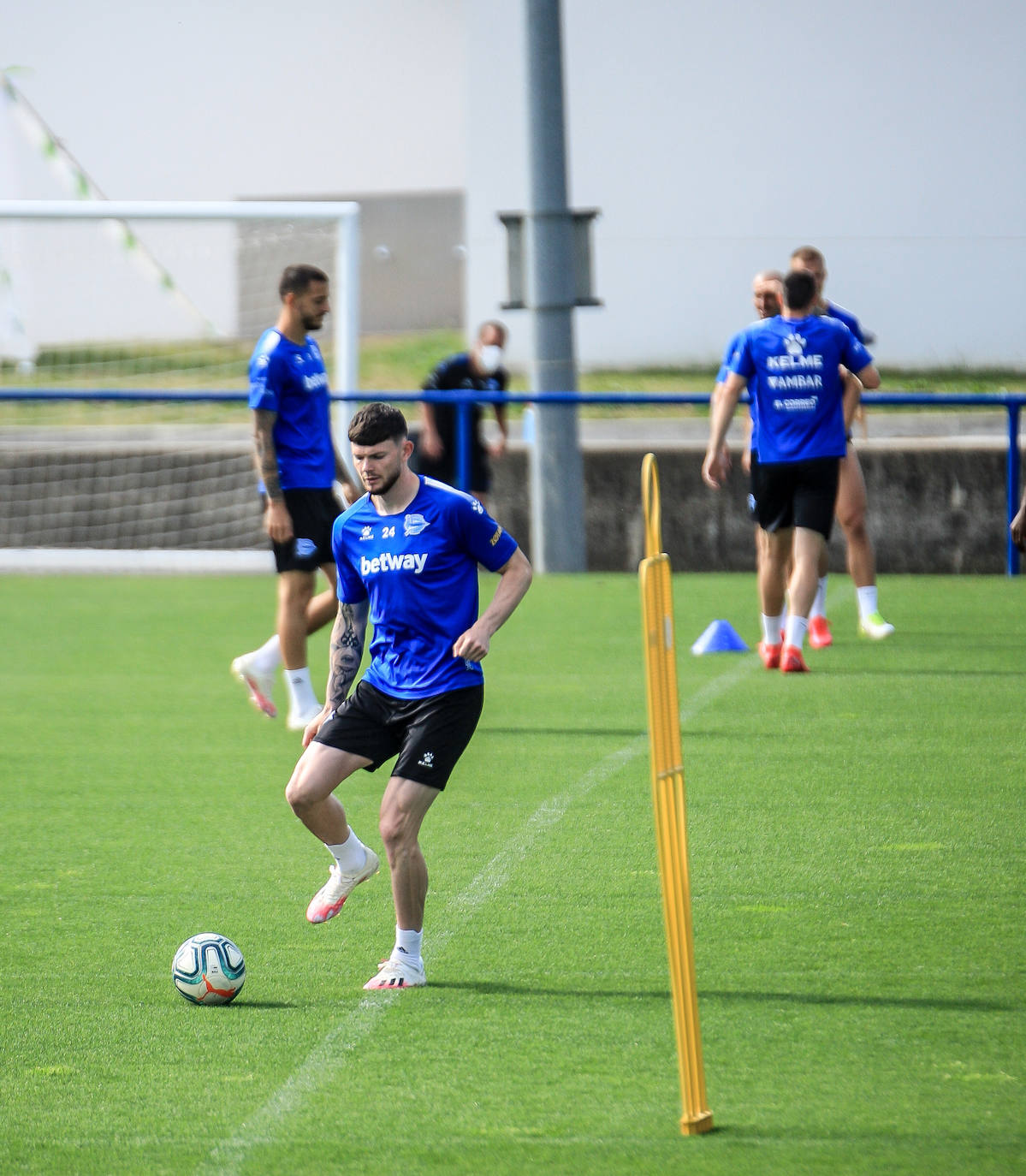 Fotos: El Alavés ya entrena con toda la plantilla junta