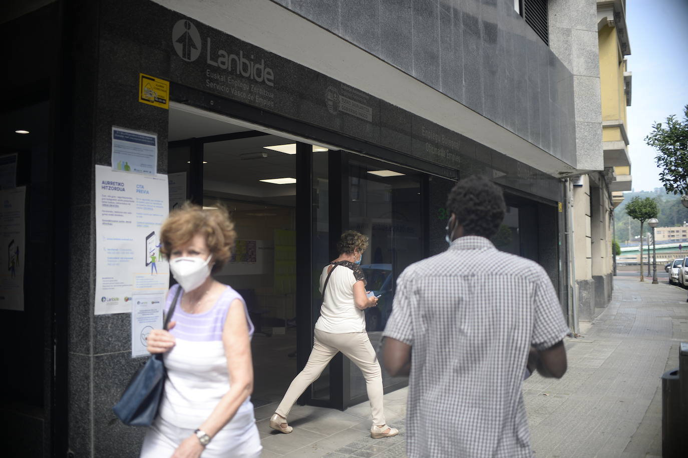 Las oficinas de Lanbide también abrieron al público este lunes.