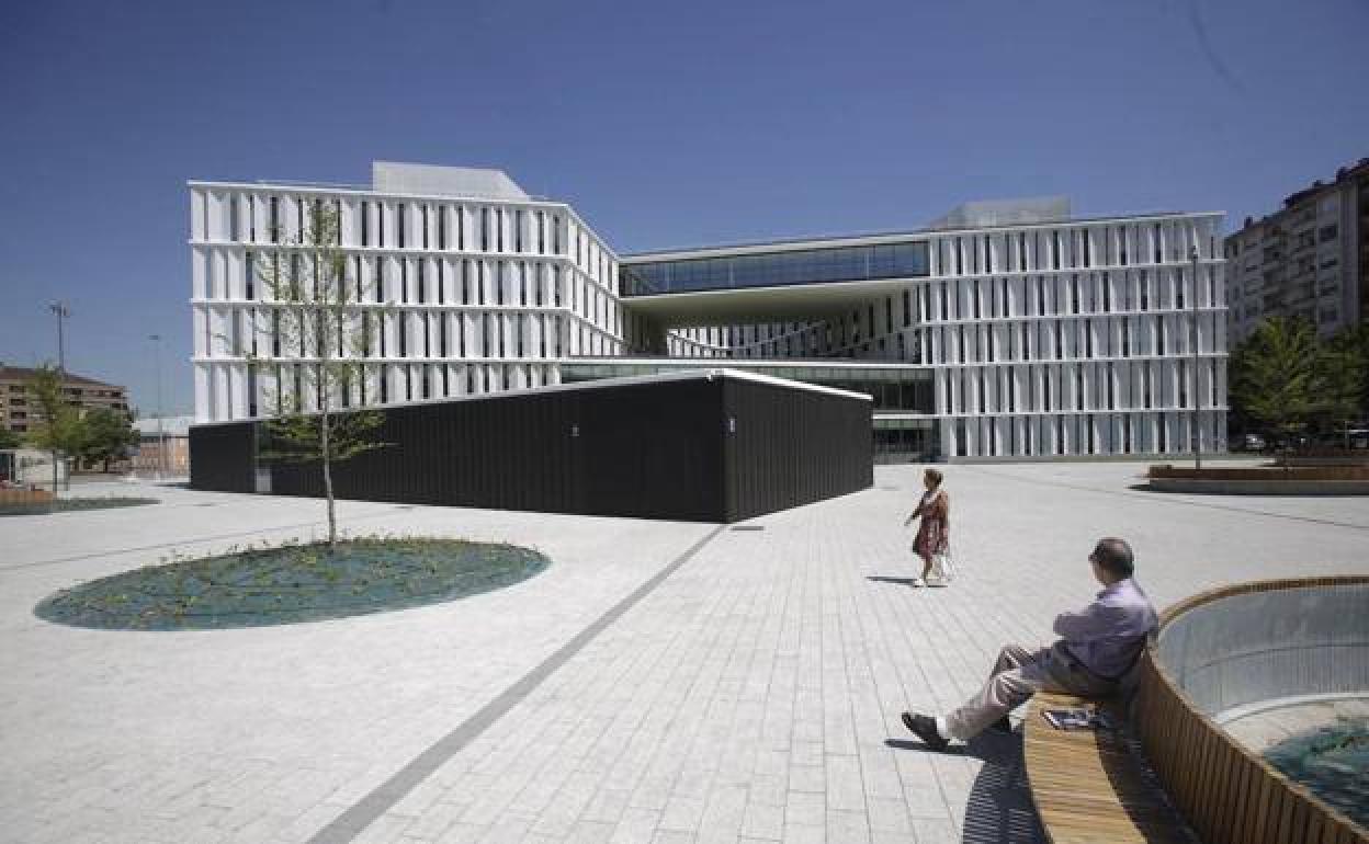Vitoria rebaja su deuda municipal a 102 millones pero incumple la regla de gasto