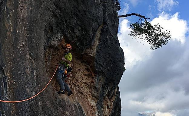 Imagen principal - Detalles de la escalada. 