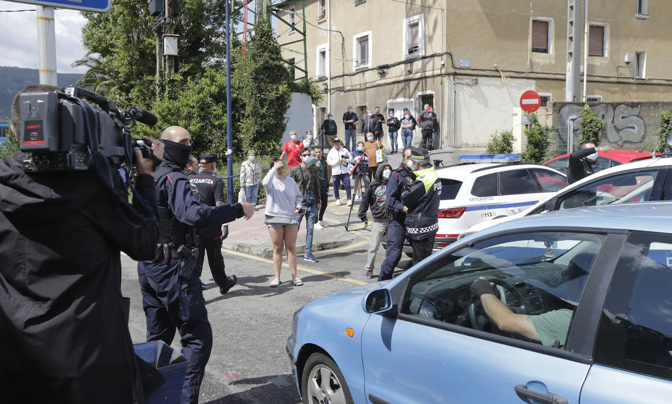 Fotos: La ocupación de un piso vuelve a desatar la tensión en Repélega