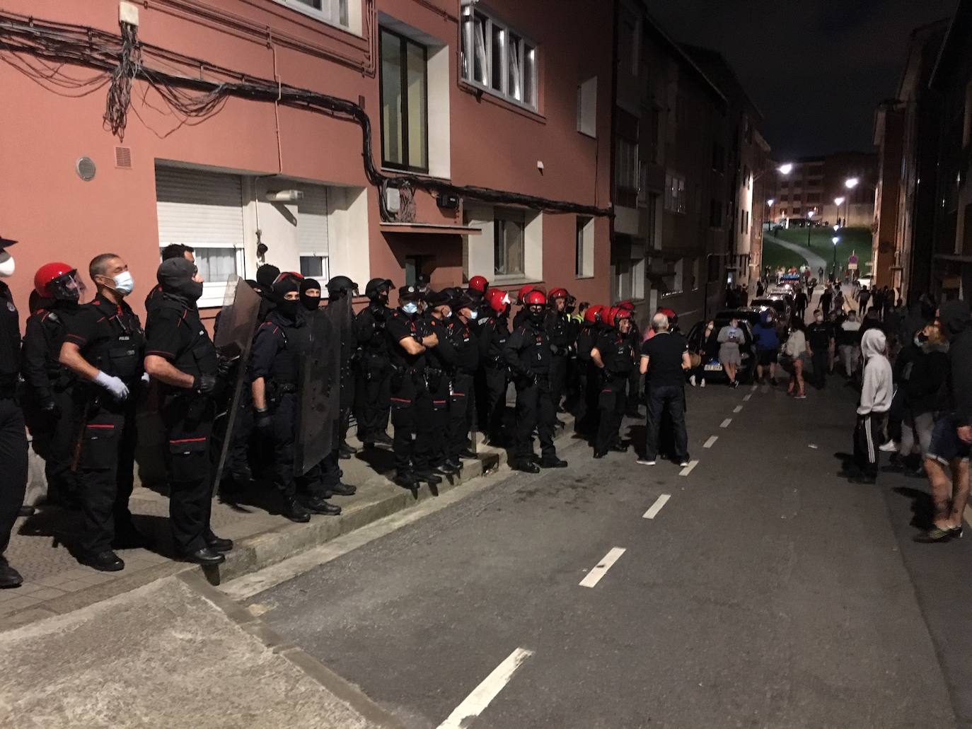 Fotos: La ocupación de un piso vuelve a desatar la tensión en Repélega