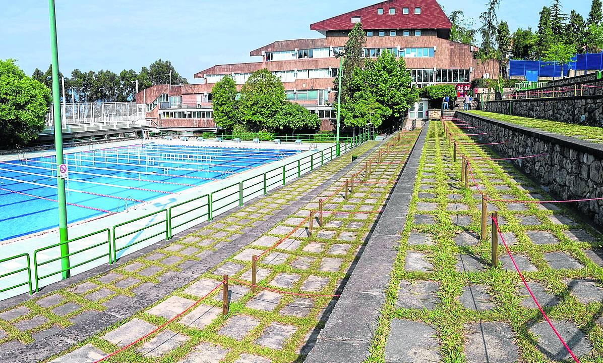 El Ayuntamiento ha parcelado en Artxanda la zona de solarium para que se mantengan las distancias.