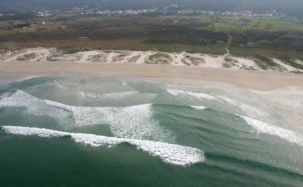 Vista aérea de la playa de Carnota, donde se produjo el incidente.