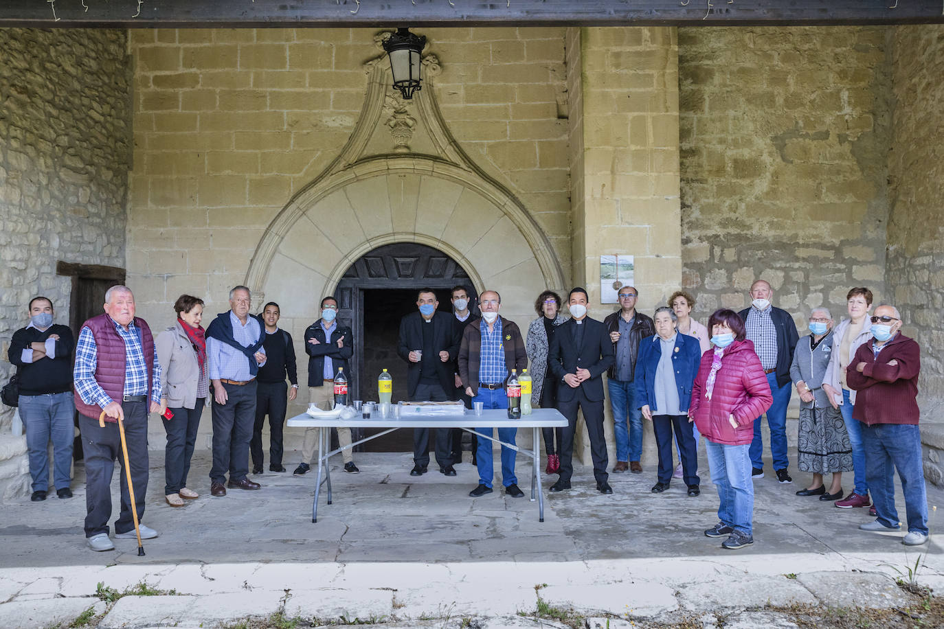 Fotos: El primer sacerdote ordenado en Álava desde hace seis años oficia sus primeras misas en Turiso y Salcedo