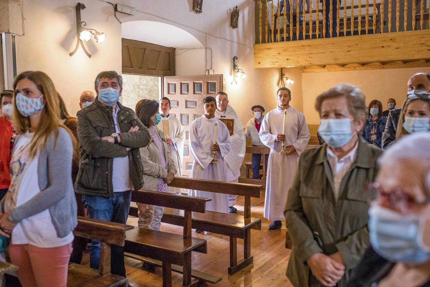 Fotos: El primer sacerdote ordenado en Álava desde hace seis años oficia sus primeras misas en Turiso y Salcedo