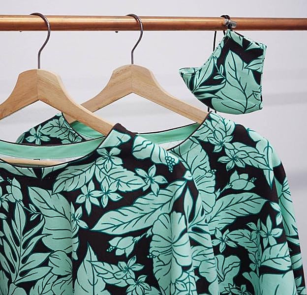 Top y mascarilla a juego de la nueva colección de Eder Aurre.