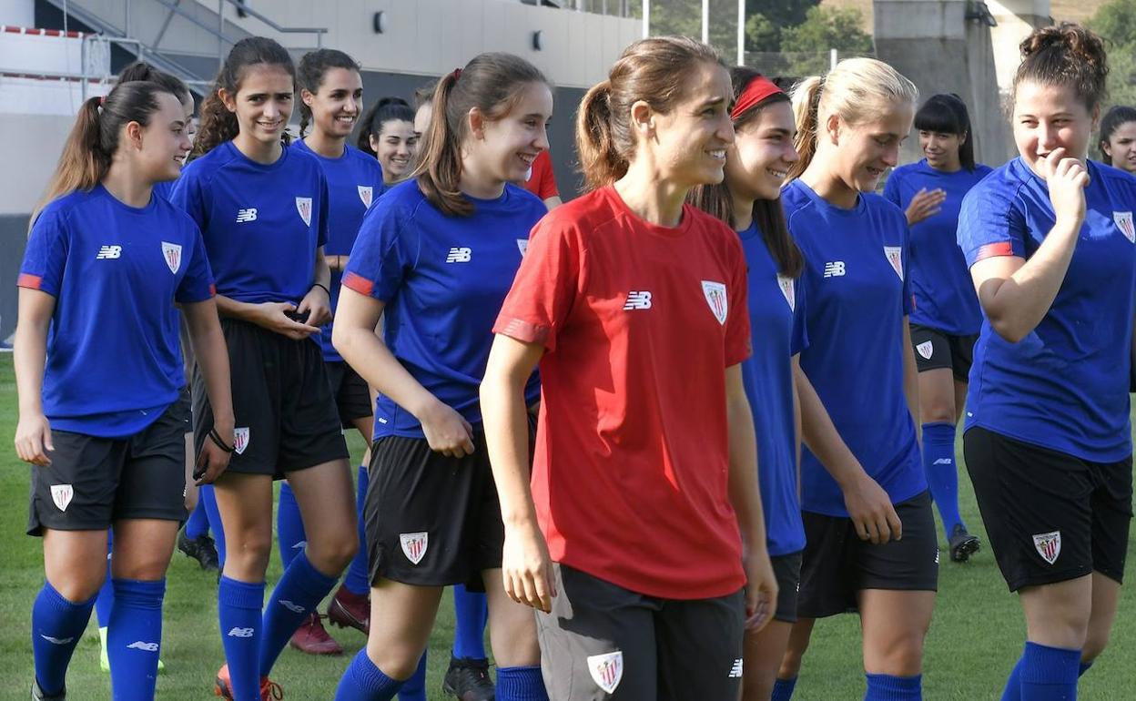 Iraia Iturregi en la presentación en 2019 de su primera temporada como entrenadora principal. 