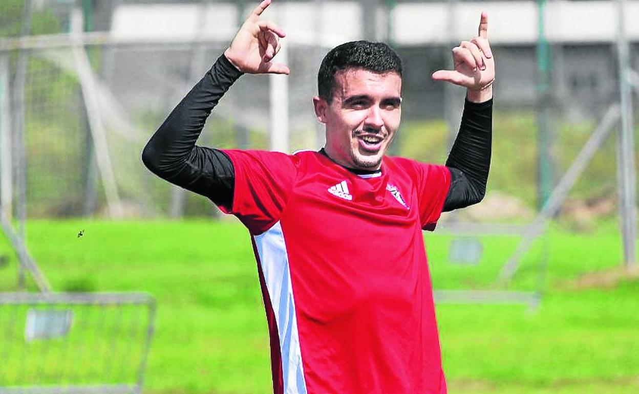 Joaquín exterioriza su alegría en un entrenamiento.