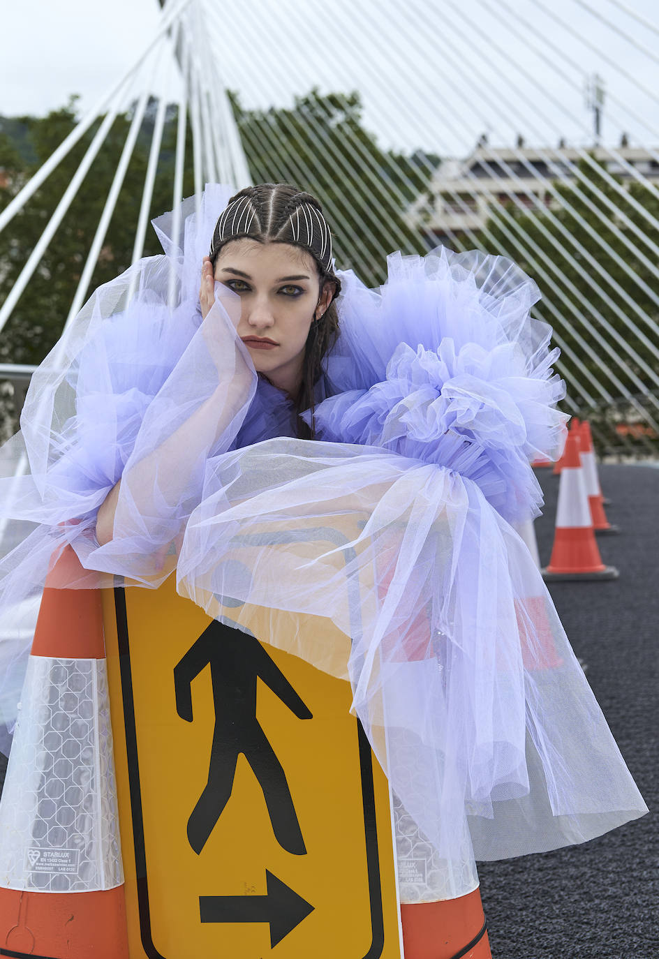 Fotos: Pasarela en un Bilbao desierto: así se interpreta el silencio que vivió la villa a través de la moda