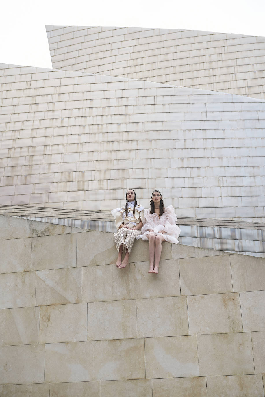 Fotos: Pasarela en un Bilbao desierto: así se interpreta el silencio que vivió la villa a través de la moda