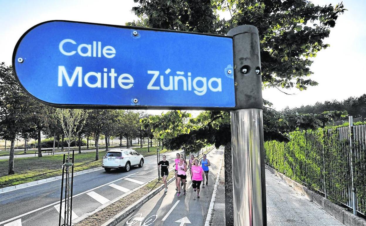 Una calle de Mendizorroza homenajea a la exatleta olímpica alavesa Maite Zúñiga.