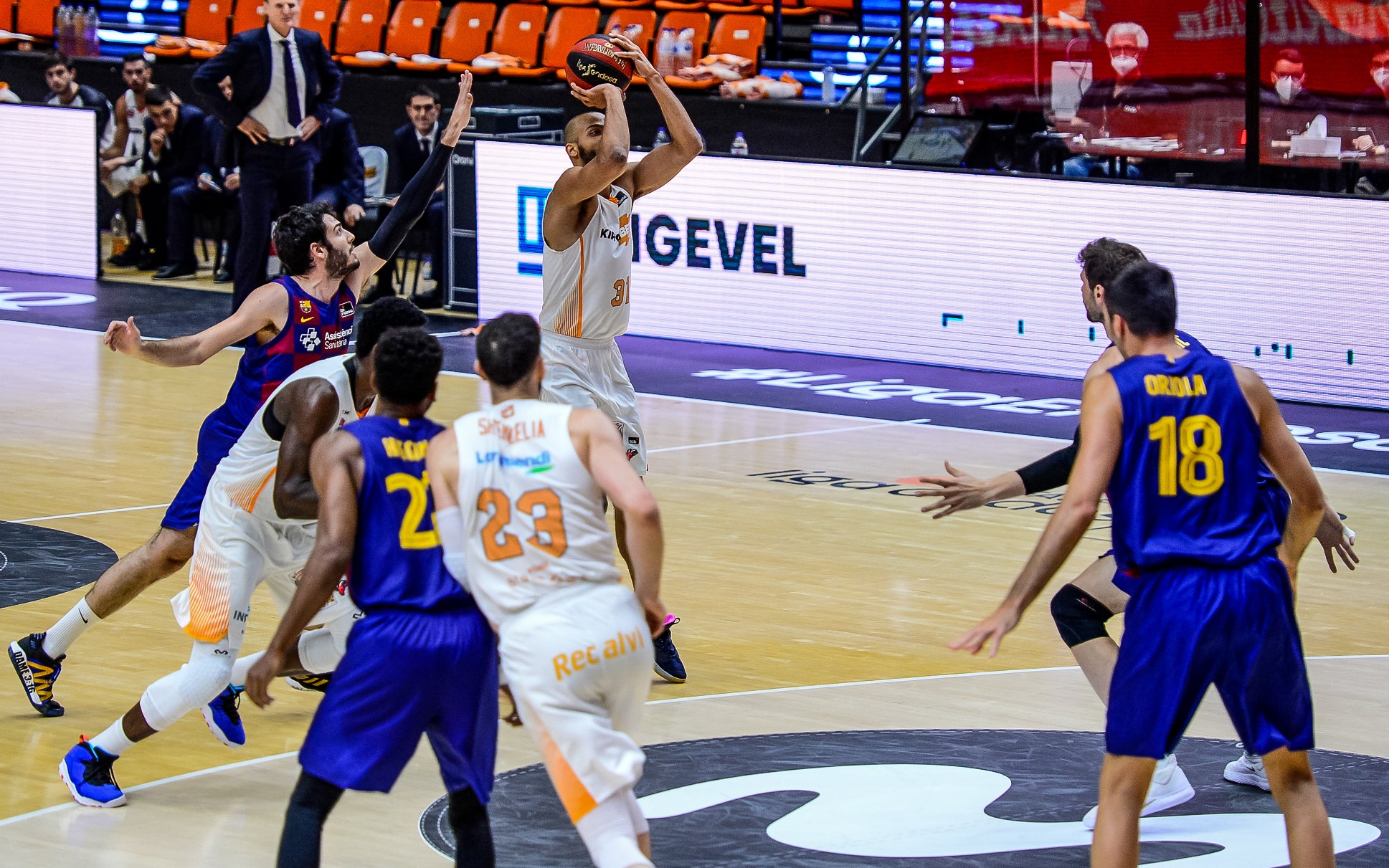 Fotos: Las mejores imágenes del Barcelona-Baskonia