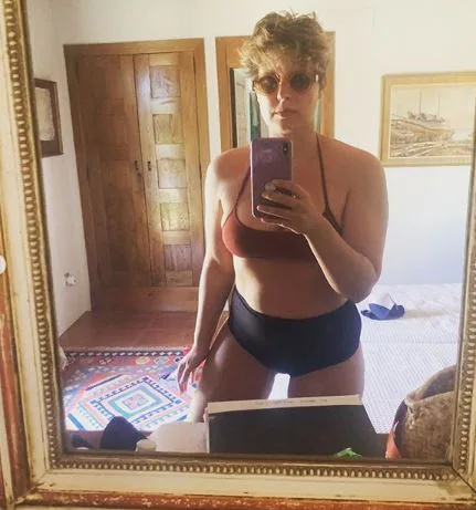 La presentadora bilbaína se rebela contra el postureo que impera en esta red social con fotografías en las que se muestra auténtica y natural