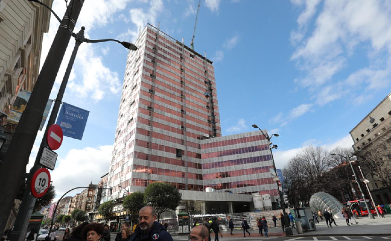 La Diputación mantiene su apuesta por el Centro de Emprendimiento de la Torre Bizkaia pese a las críticas de la oposición