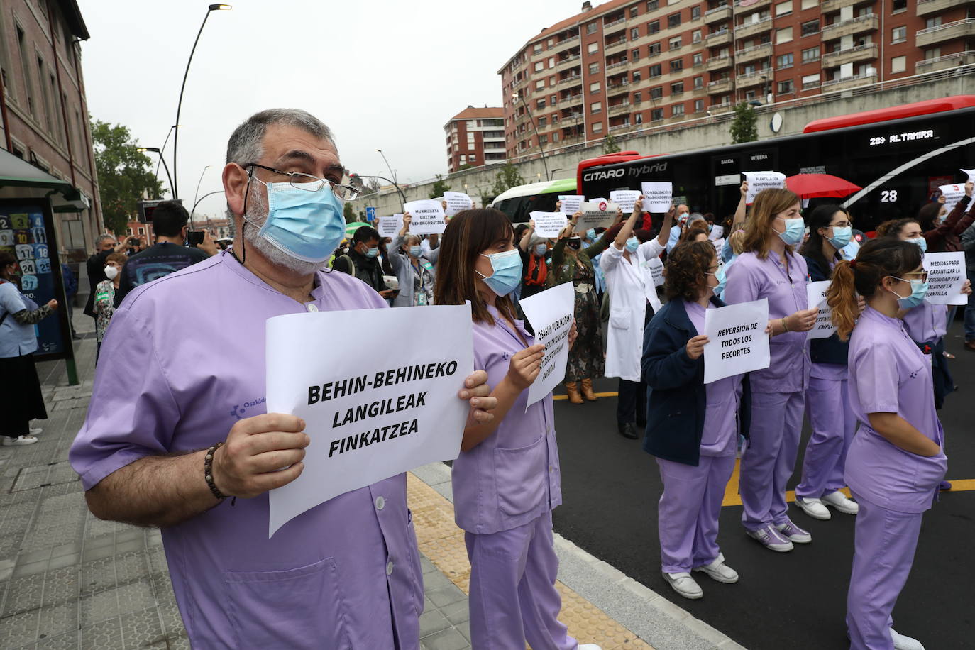 Fotos: Concentración de sanitarios en Basurto