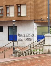 Imagen secundaria 2 - Los incidentes en el acto de Vox en Sestao empañan el inicio de la campaña
