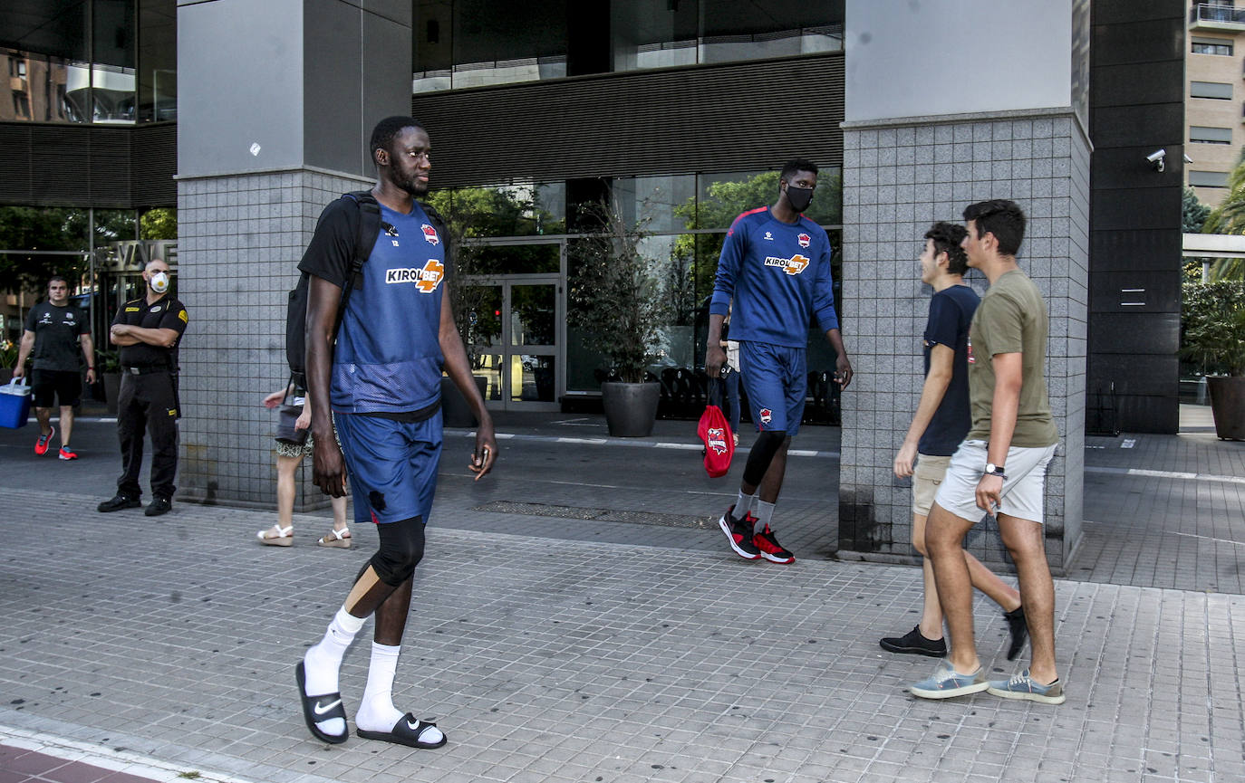 Fotos: Reclusión monacal y doble turno de entrenamiento para el Baskonia
