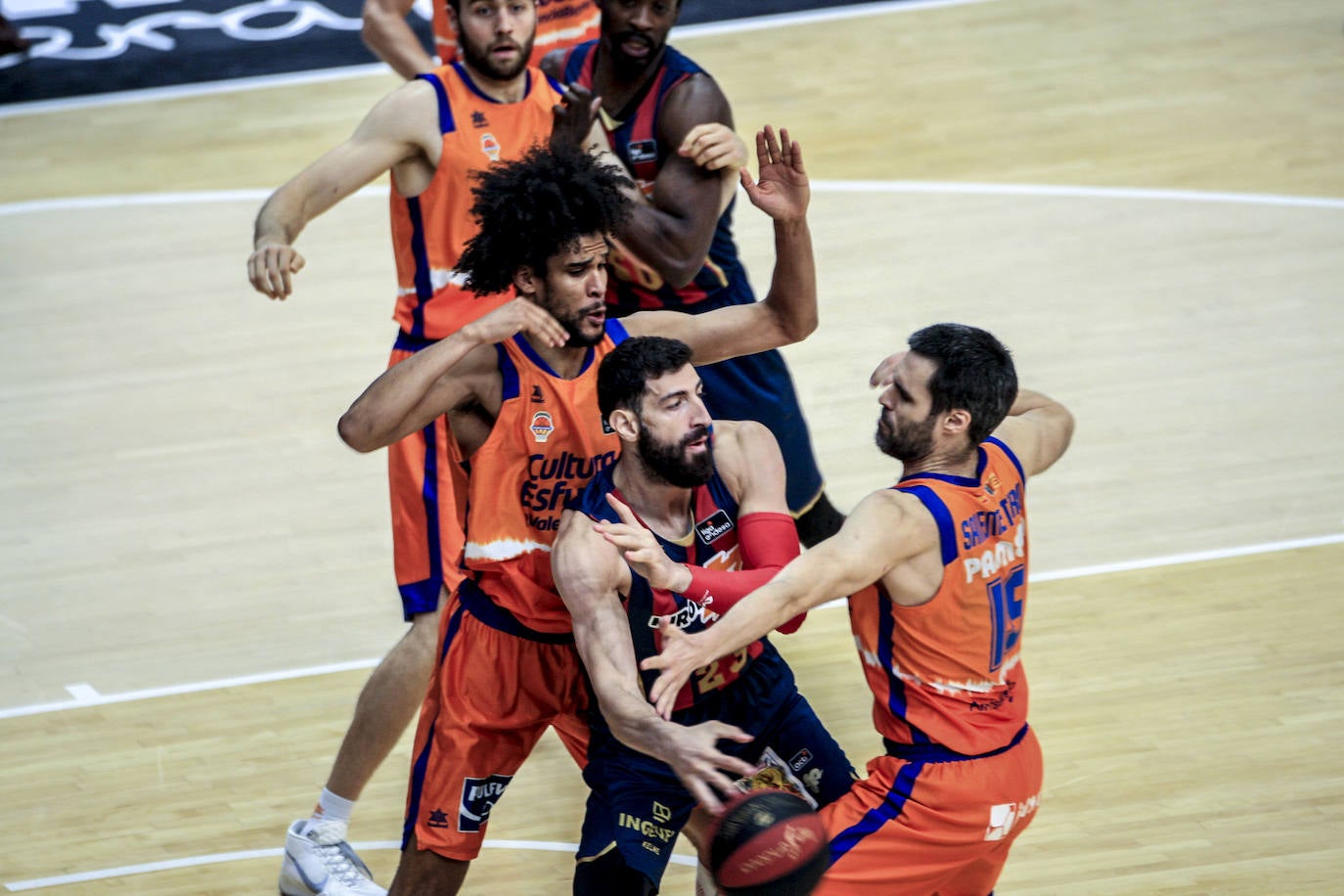 Fotos: Las mejors imágenes del Valencia Basket - Kirolbet Baskonia
