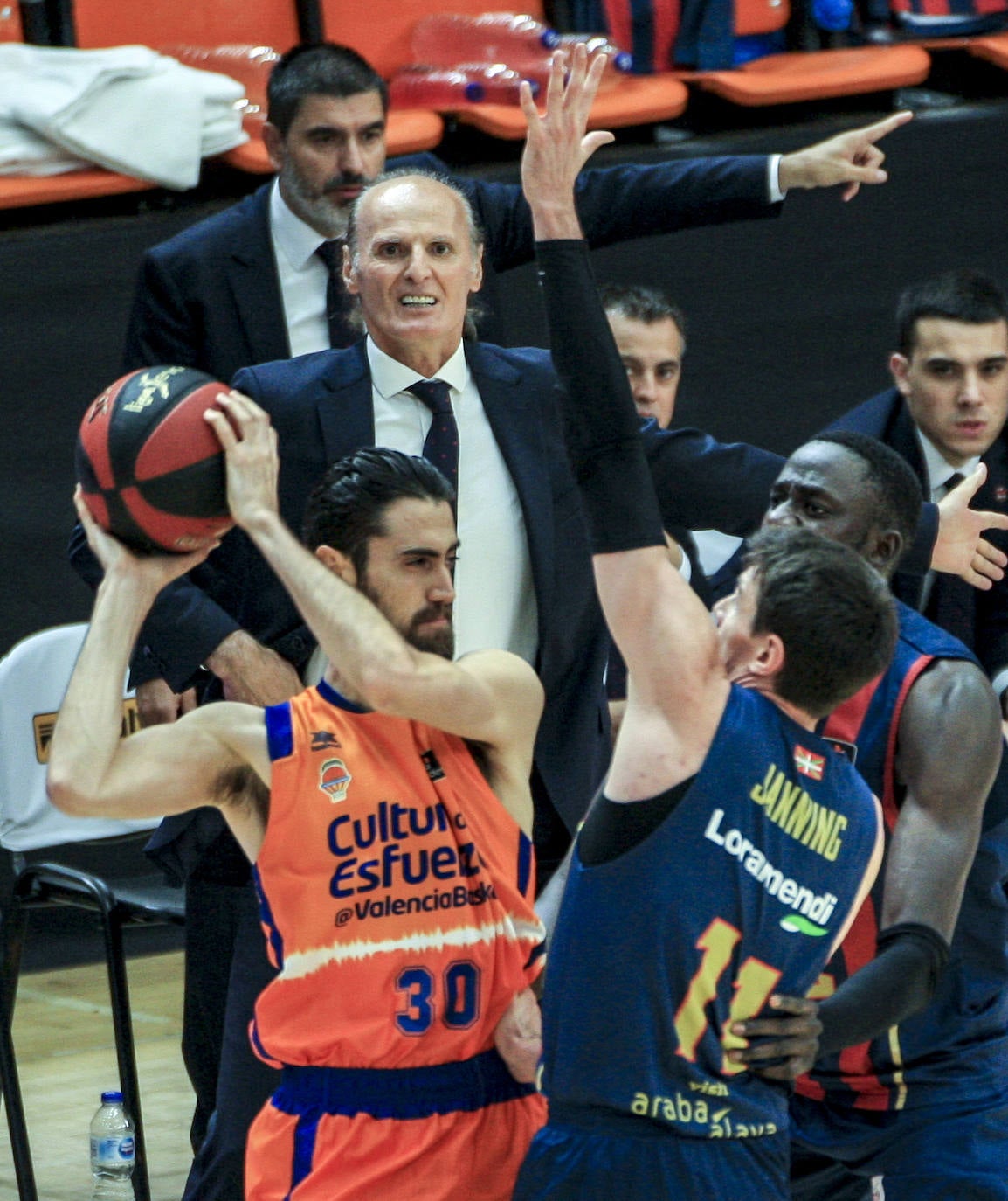 Fotos: Las mejors imágenes del Valencia Basket - Kirolbet Baskonia