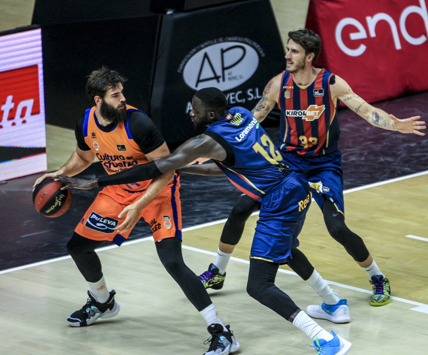 Fotos: Las mejors imágenes del Valencia Basket - Kirolbet Baskonia