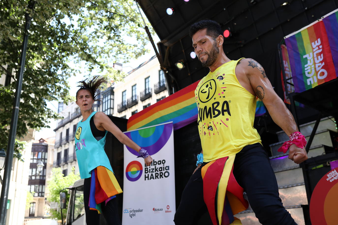 Fotos: El Orgullo llena de música la Gran Vía de Bilbao