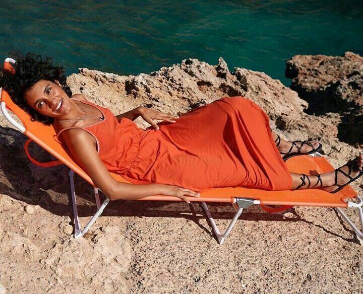 Vestido largo de tirantes en color caldera de la tienda bilbaína García, situada en la calle General Concha. Su precio es de 45,99 euros y tiene una rebaja del 30% a aplicar.