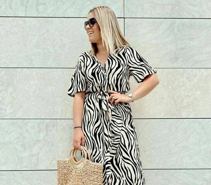 Vestido largo con 'animal print' de la tienda bilbaína García, situada en la calle General Concha. Su precio es de 69,99 euros y tiene una rebaja del 30% a aplicar.