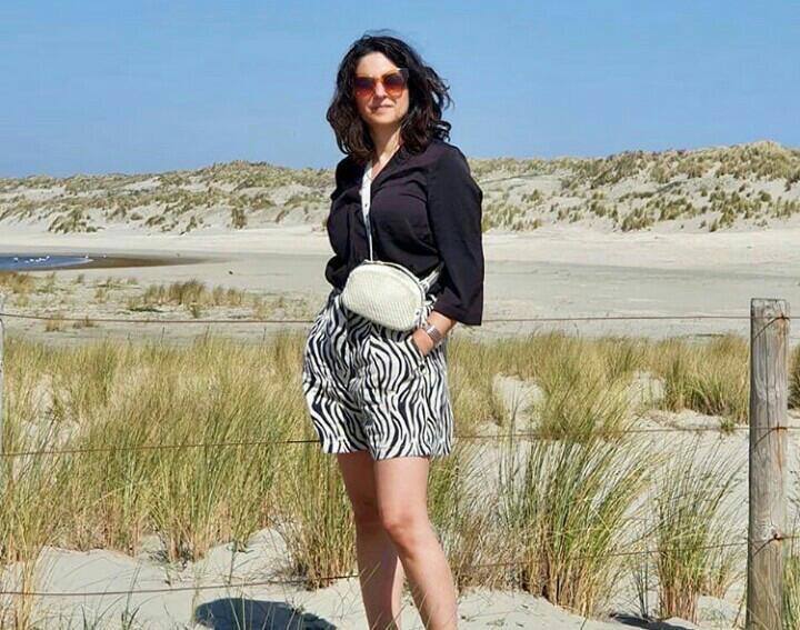 Conjunto compuesto por una blusa negra (39,99 euros) y un pantalón corto con 'animal print' (49,99) de la tienda bilbaína García, situada en la calle General Concha. El precio de ambas prendas tiene una rebaja del 30% a aplicar.