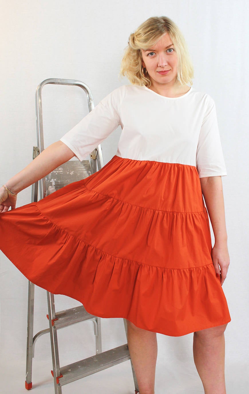 Vestido evasé bicolor blanco y caldera de la firma española Compañía Fantástica. Costaba 49,95 euros y ahora lo puedes adquirir por 39,95 euros en la tienda bilbaína Uoma, situada en Rodríguez Arias. 