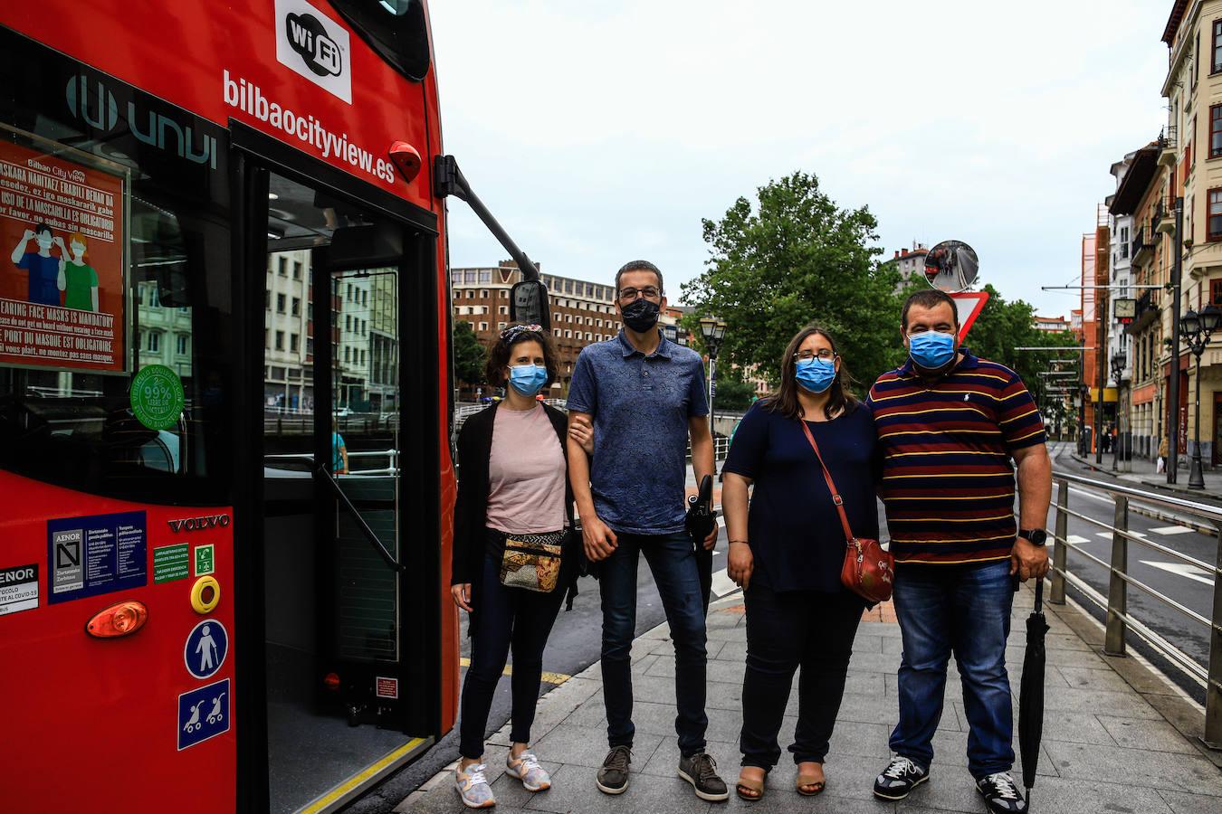 Fotos: La vuelta de los buses turísticos a Bilbao, en imágenes