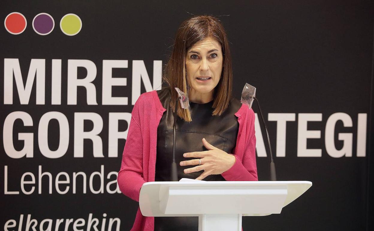 La candidata a lehendakari de Elkarrekin Podemos, Miren Gorrotxategi, en un acto electoral. 
