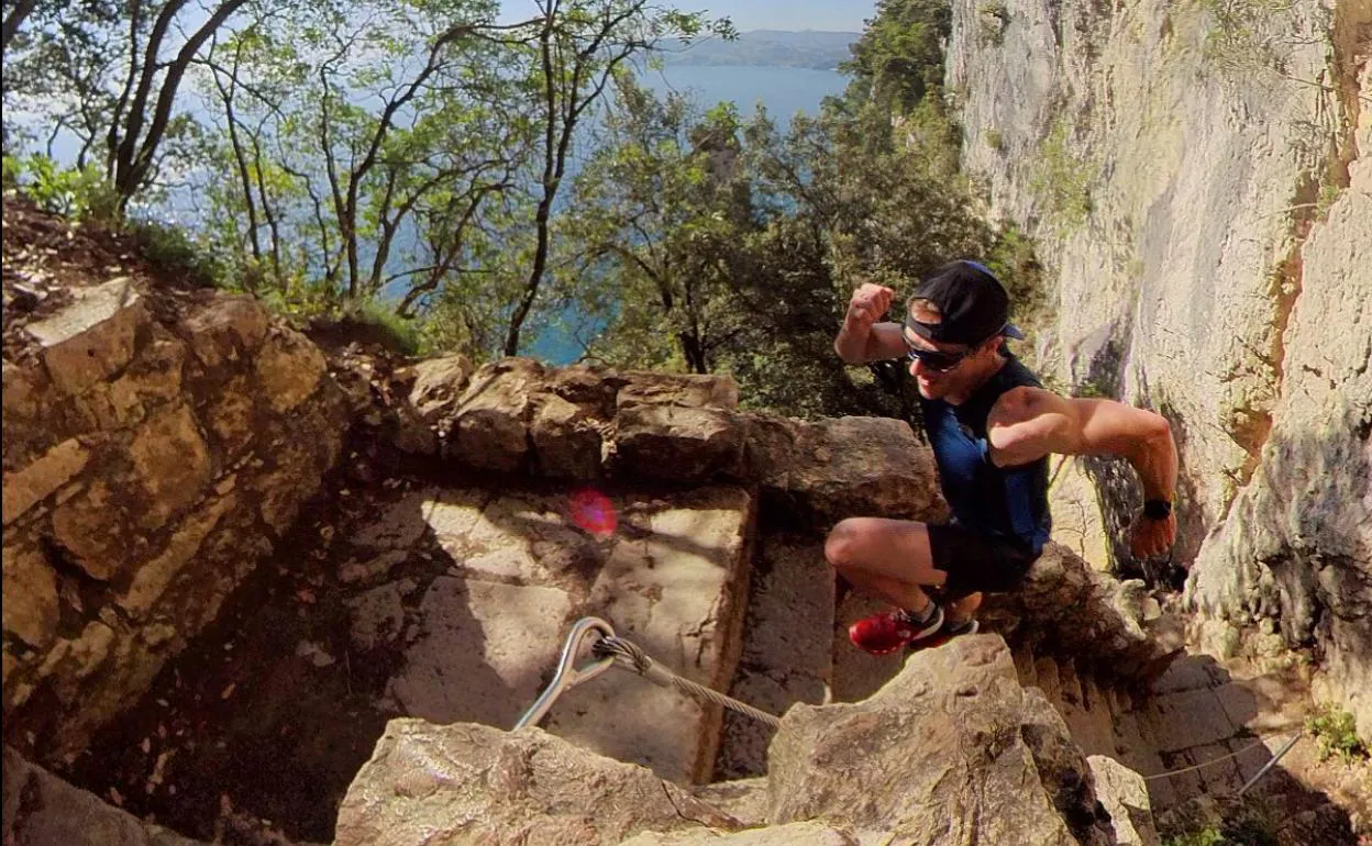 Goettler se entrena subiendo a la carrera escaleras.