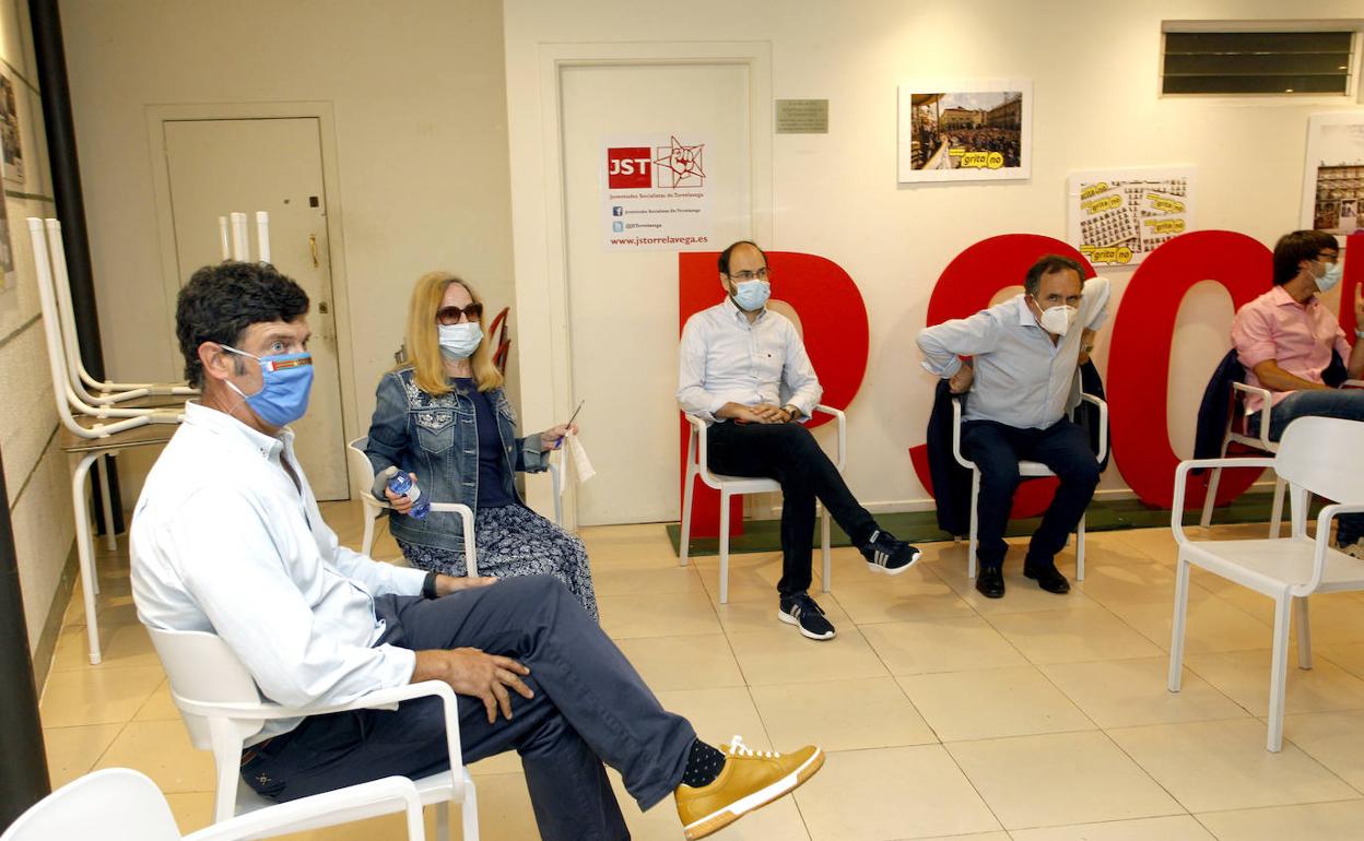 La Ejecutiva del PSOE en Torrelavega ratifica en sus cargos al concejal que se duchó durante un pleno