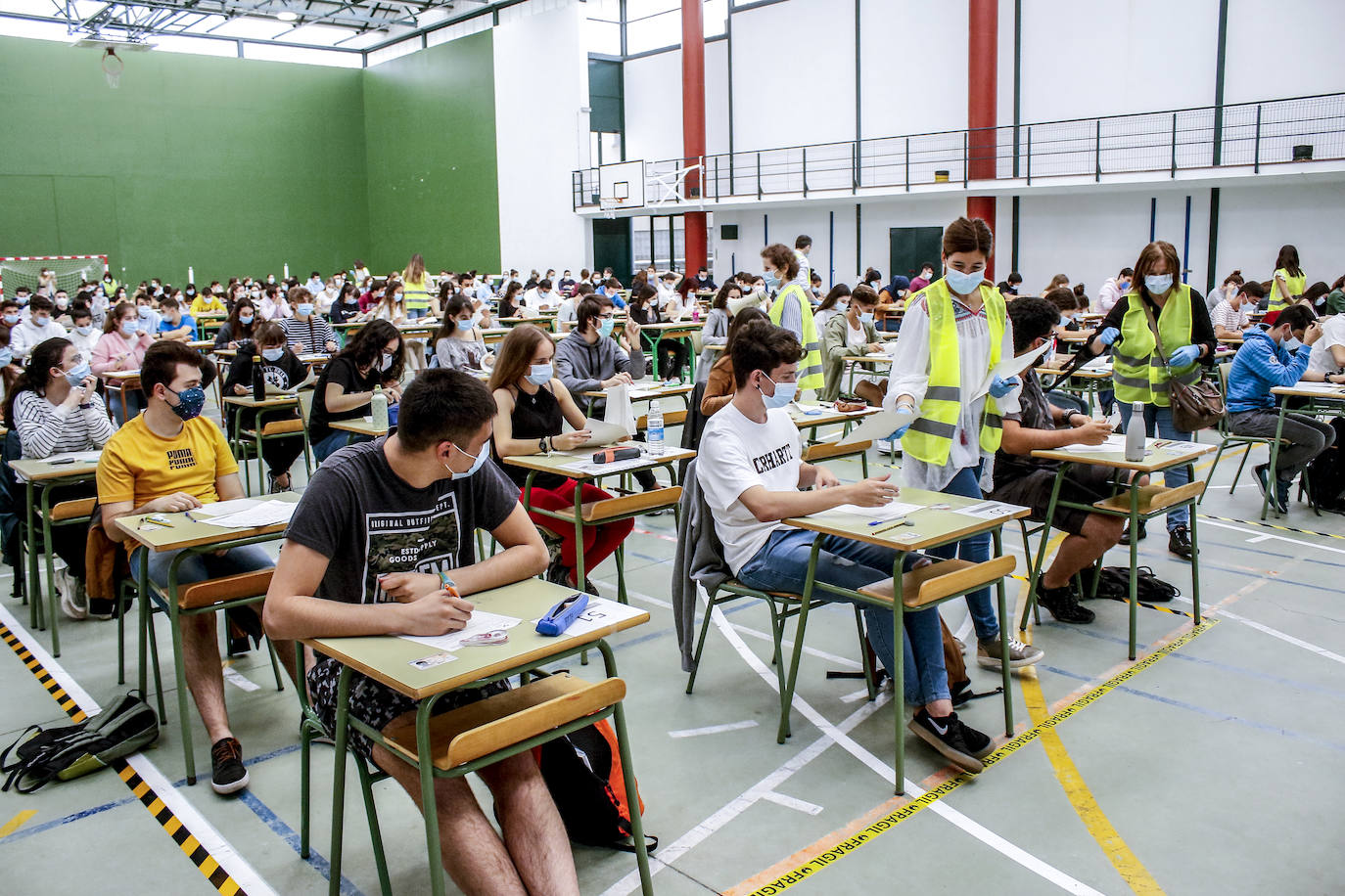 Fotos: 1.776 alumnos inician la prueba de Selectividad en Álava