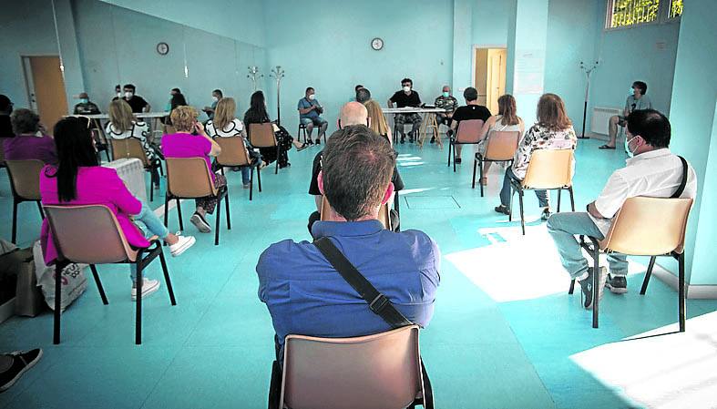 La reunión se celebró respetando las medidas de seguridad. 