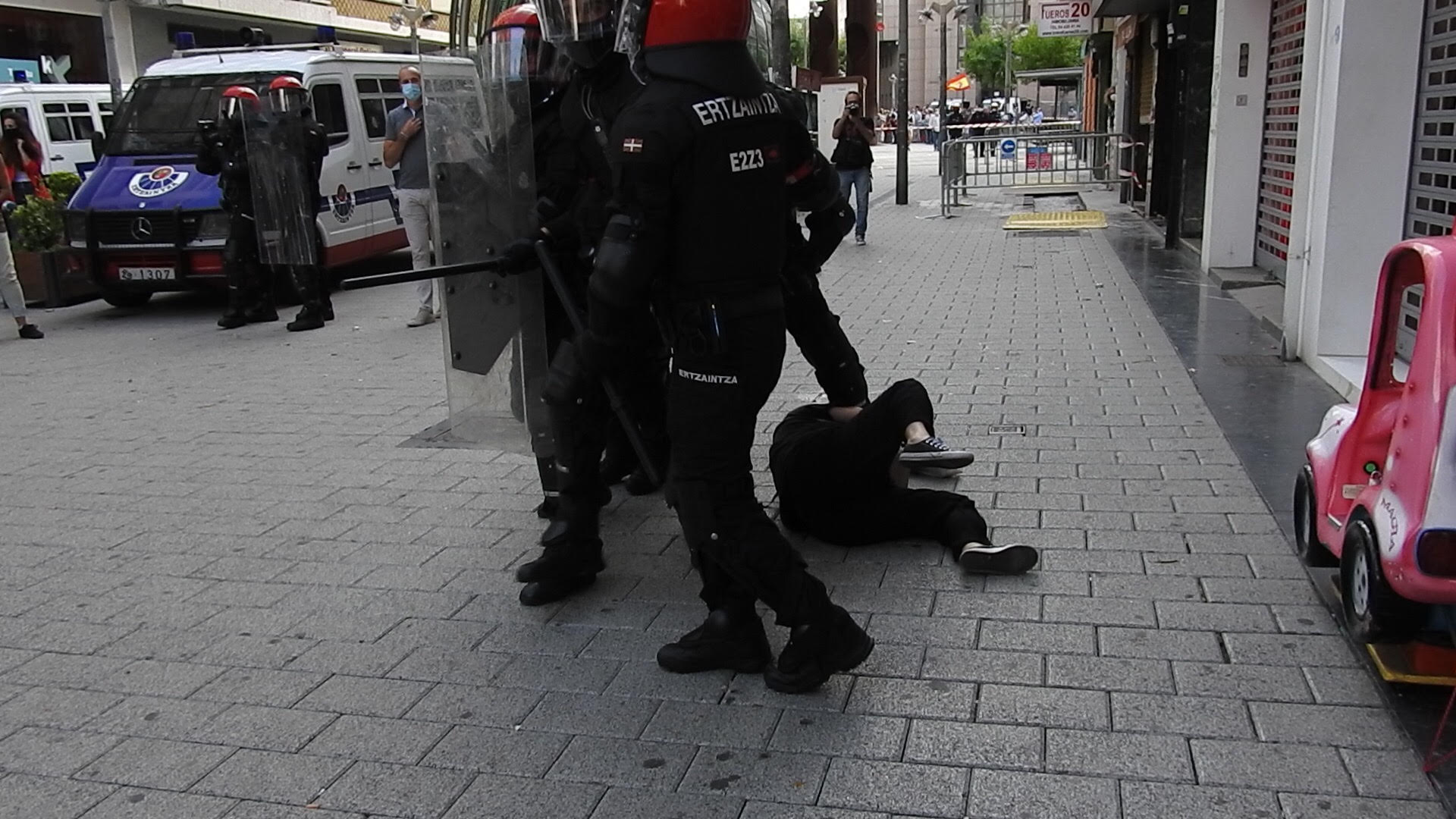 Fotos: Disturbios en un mitin de Vox en Barakaldo