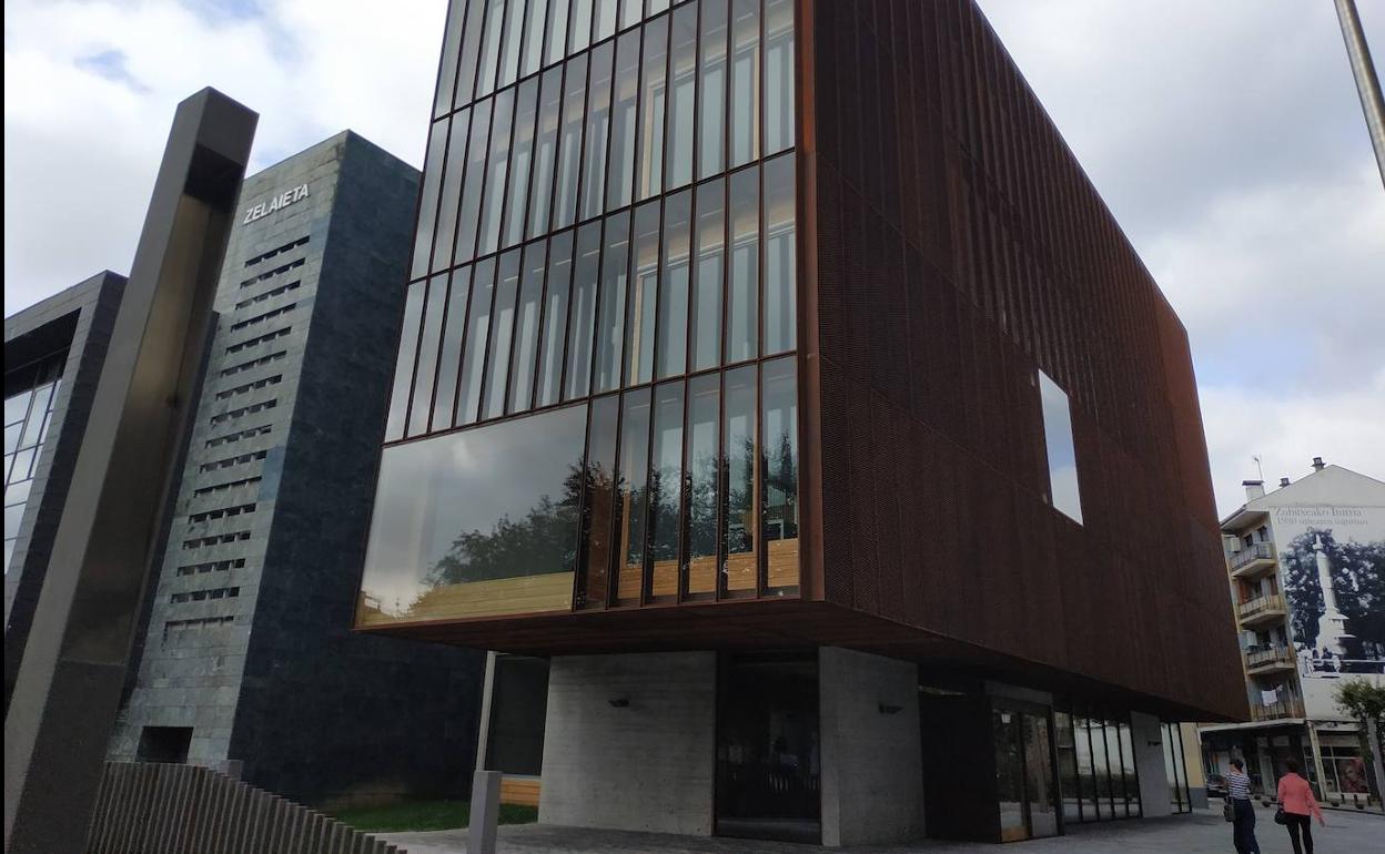 La nueva escuela de música cuenta con cuatro plantas y 14 salas. 