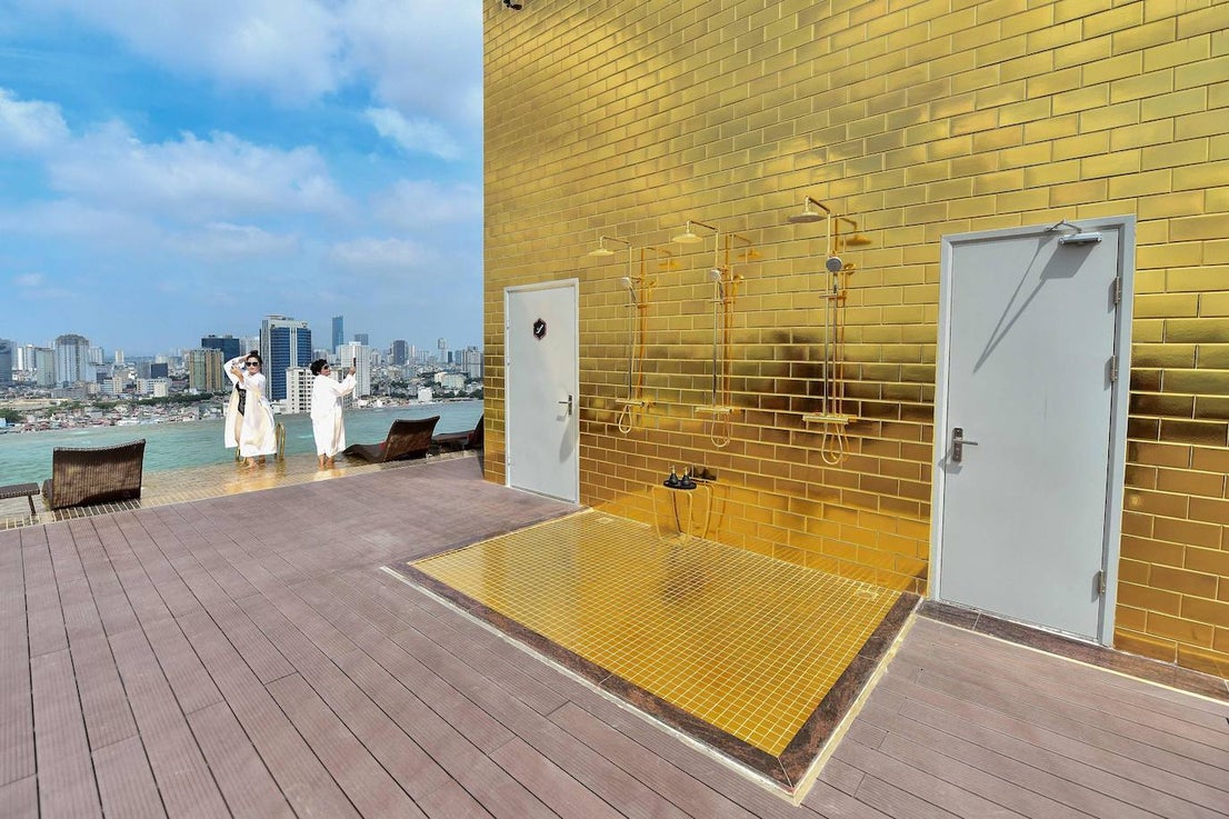 Fotos: Abre el primer hotel chapado en oro del mundo