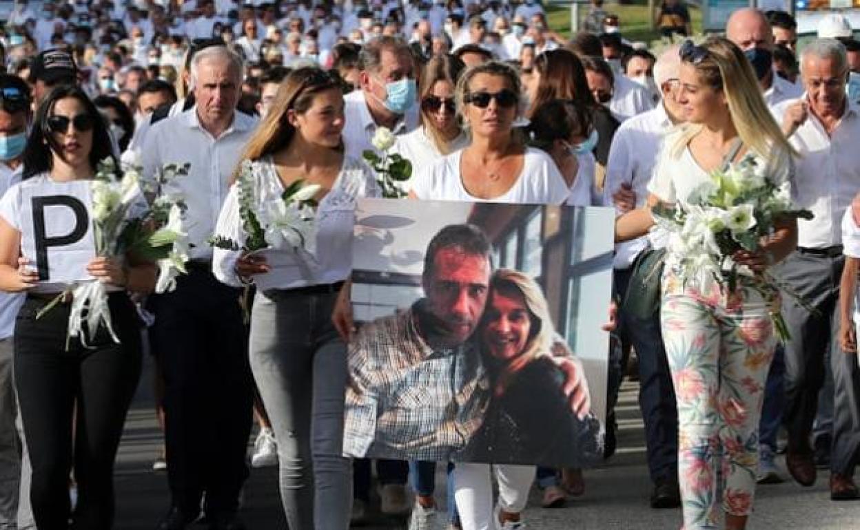 La familia del conductor protestando el pasado miércoles. 