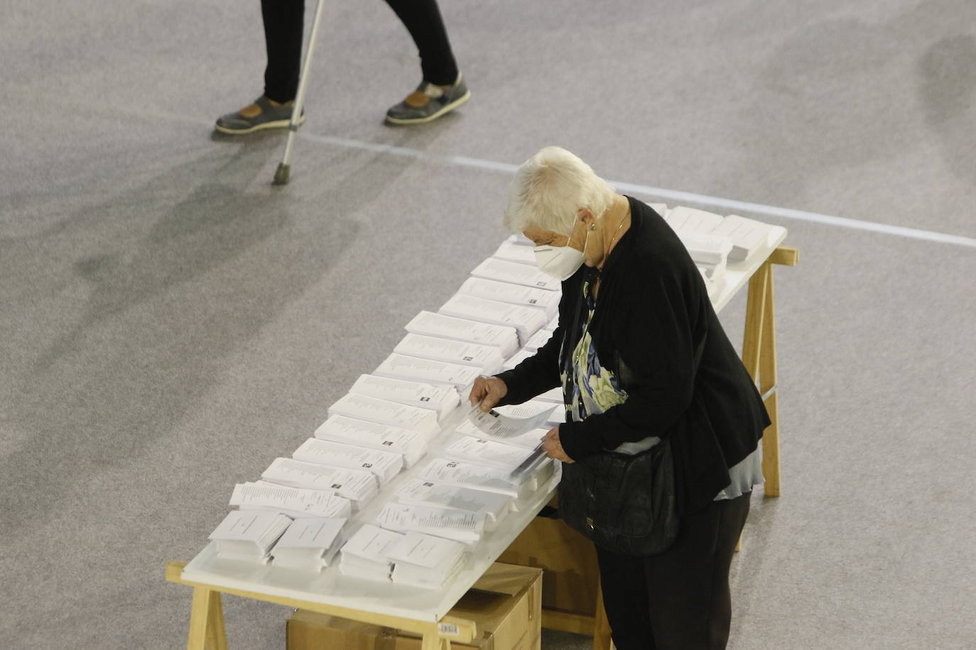 Votaciones en el centro cívico Hegoalde