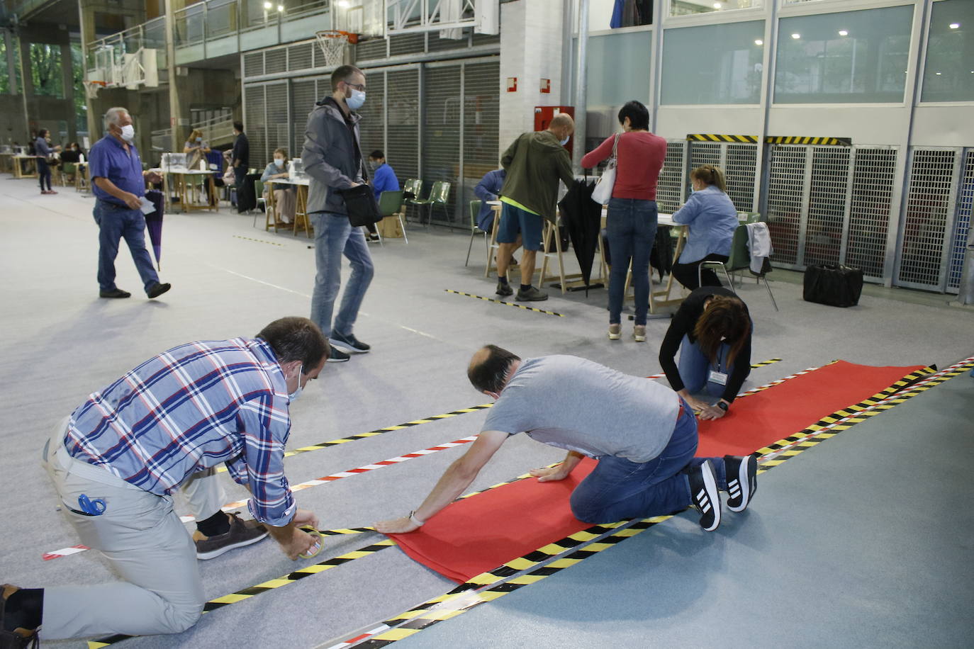 Preparativos en el centro cívico Hegoalde