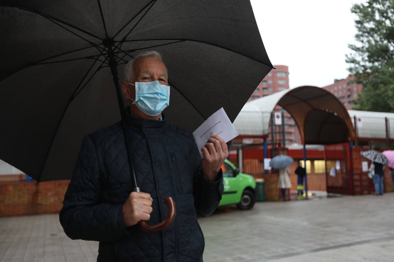 Centro electoral Juan de Garay, Bilbao, a primera hora de esta mañana.