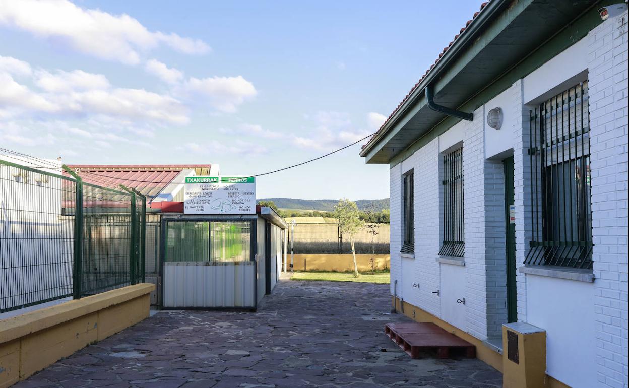 Los presuntos abusos se produjeron en el Centro de Protección Animal de Armentia. 