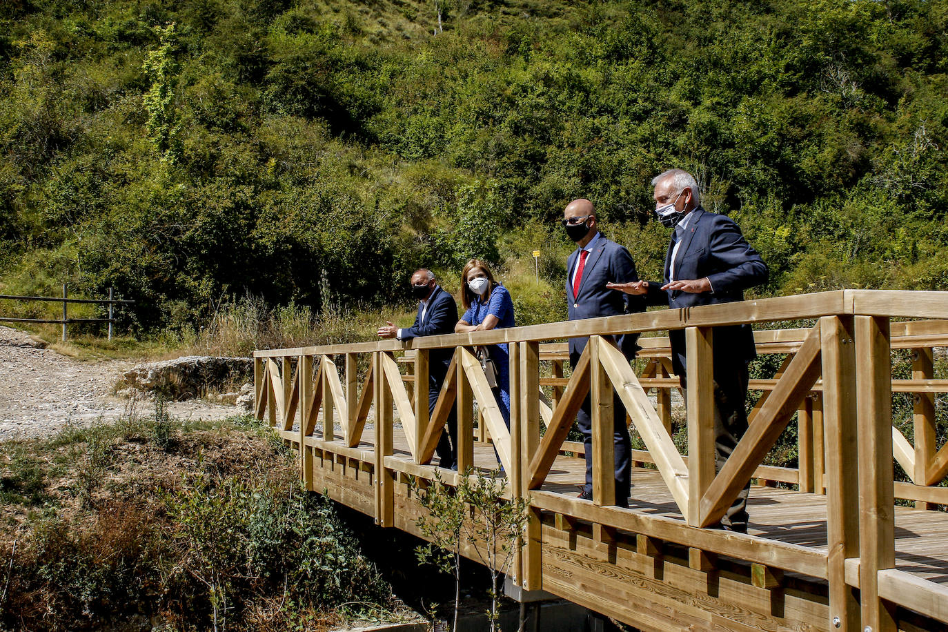 Inauguración de la nueva pasarela sobre el río Muera.