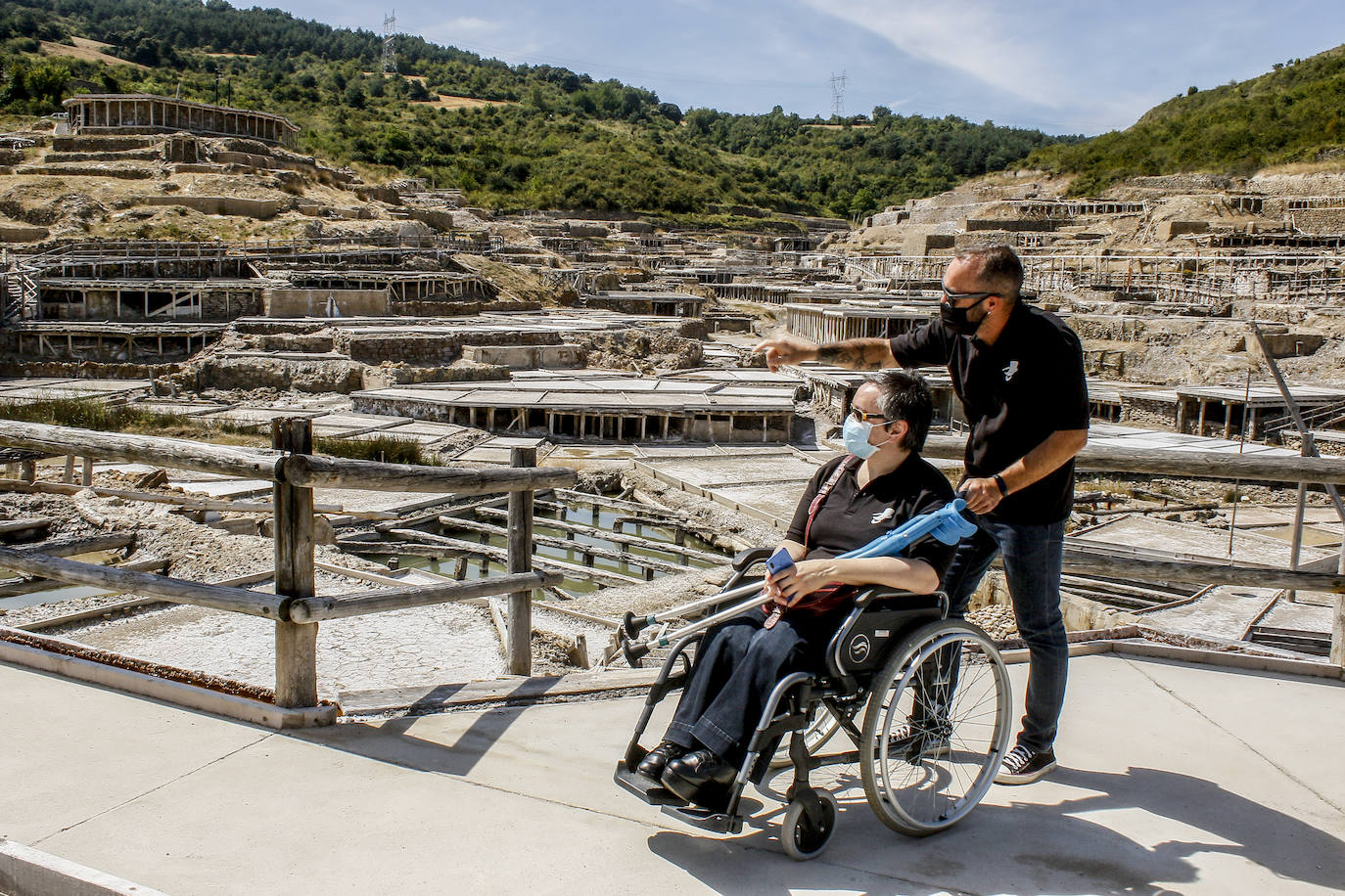 Inauguración de la nueva pasarela y visita al Valle.